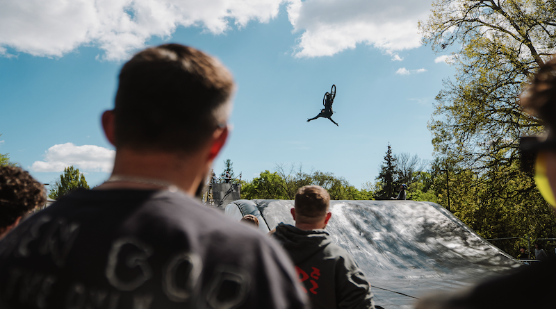 Prague Bike Fest nabídne freestyle i skoky z osmi metrů. Program láká milovníky adrenalinu i rodiny s dětmi